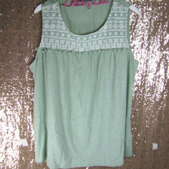 NWT BloomChic embroidered tank top 22/3X - Picture 3 of 10